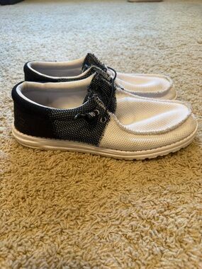 Casual Mesh Slip-On Sneakers in White and Black